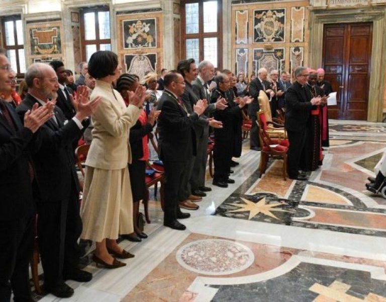 El Papa: Promover la inclusión contra la cultura del descarte y de la muerte